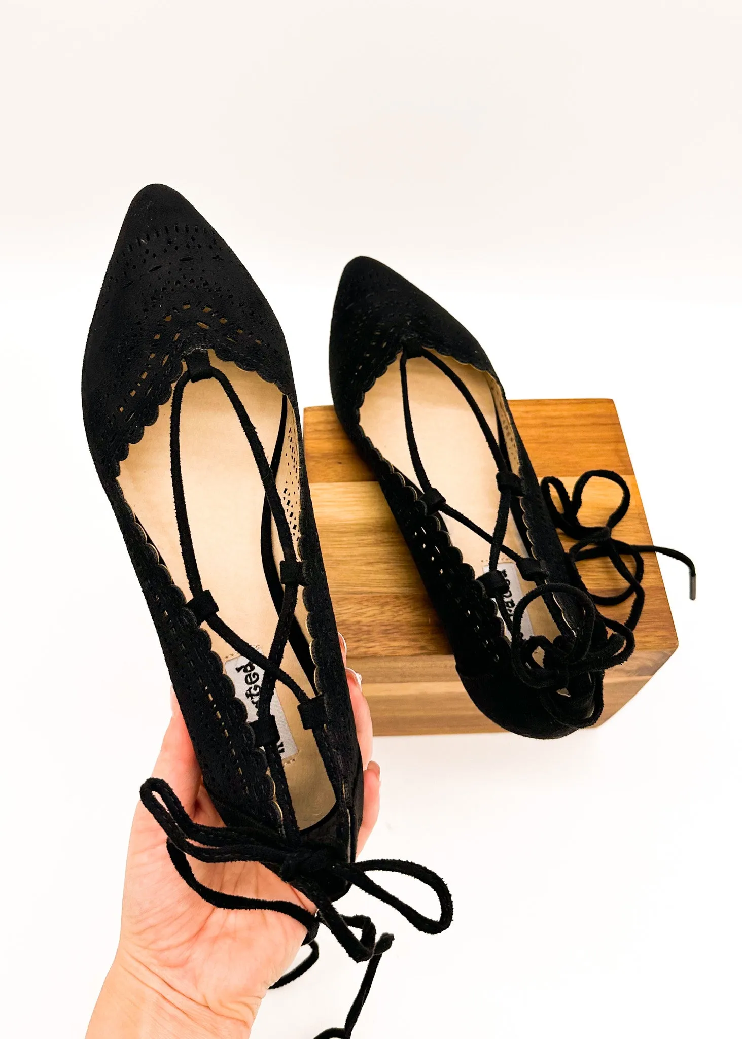 Waati Tie Ankle Ballet Flats